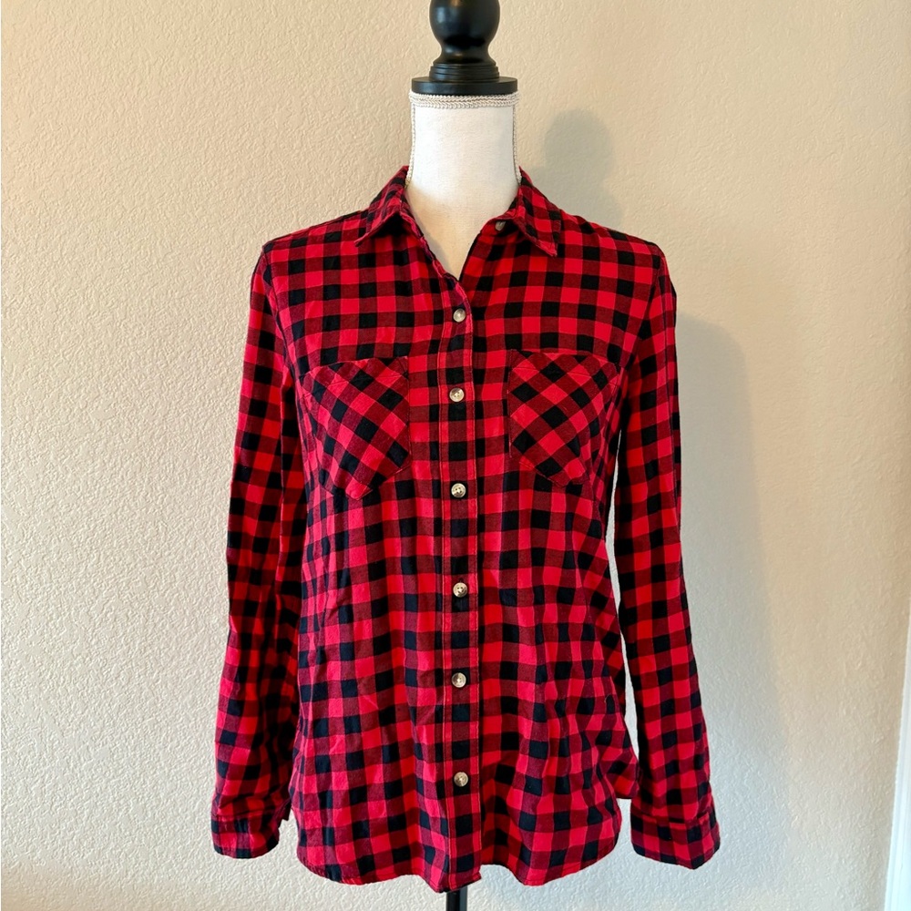 Red and Black Plaid Flannel Button-Up Shirt size medium